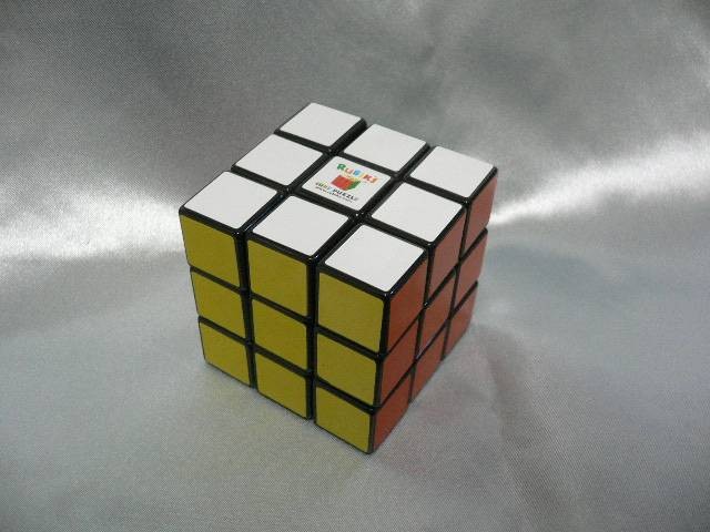 003_Rubik's_Cube_Com