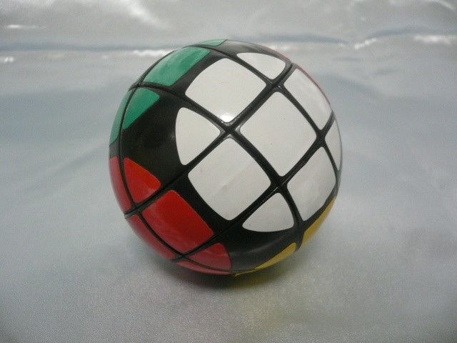 01_RubiksSphere
